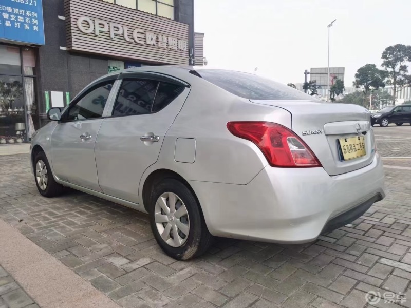 2017年12月日产阳光,1.5l手动波出:3.68万,一键启动,倒车影像雷达