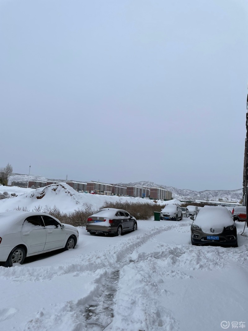 车主日记张家口2021年第一场雪下了一夜的雪大雪已经没过脚踝了大地一