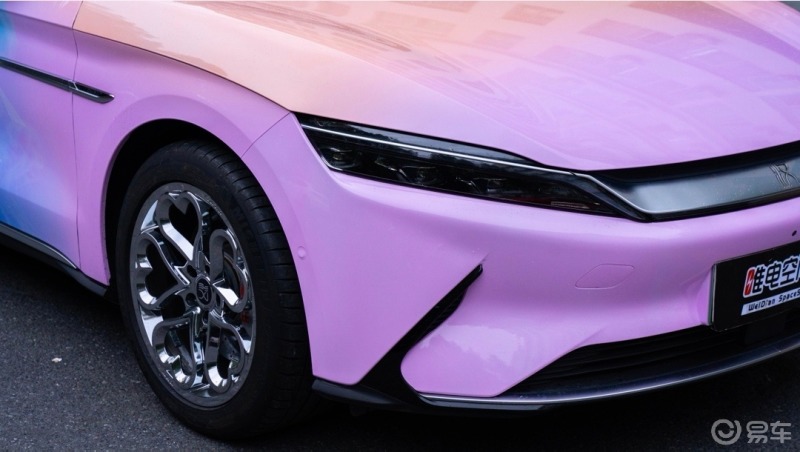 你们期待的第二车改色来了95定制炫彩渐变膜7815虽然没有爆闪粉