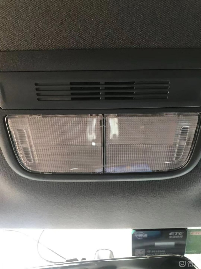 5排量的自动挡,阅读灯是卤素的不过亮度还可以了,本来想换成led_本田
