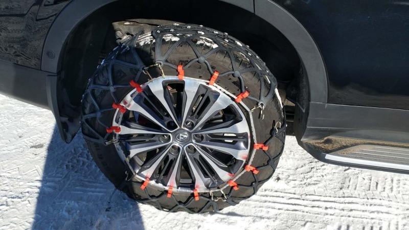 雪天开车怎么防滑防滑方法给车加装防滑链注意事项在雪地里车是很容易