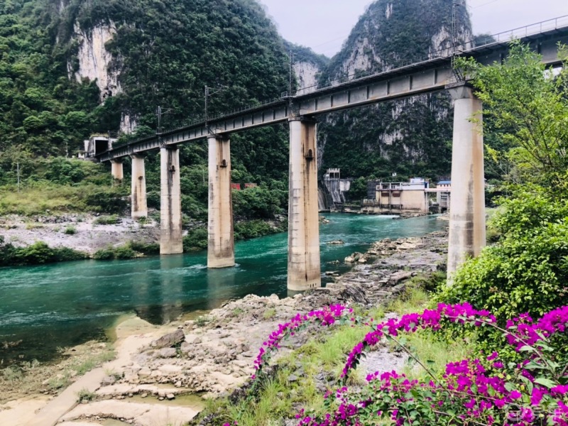 分享一個滿是綠色的地方,適合自駕旅行,地址廣西河池三甲水電站風景區