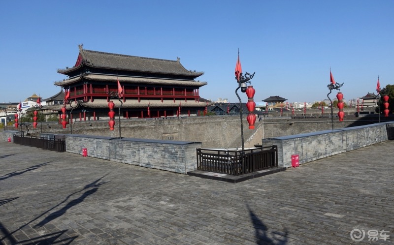 西安明城墙(永宁门)      西安城墙又称西安明城墙,是中国现存规模最