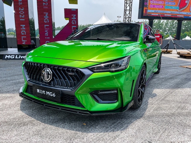 猎装版名爵6怎么样,见到第一眼就是霸气前脸,车身造型类似于奥迪rs6