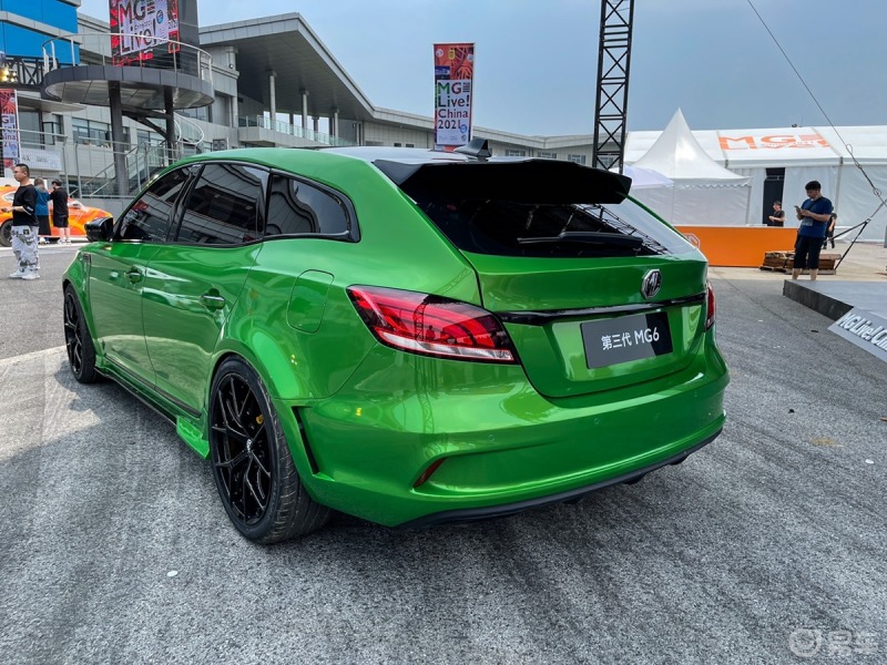 猎装版名爵6怎么样,见到第一眼就是霸气前脸,车身造型类似于奥迪rs6