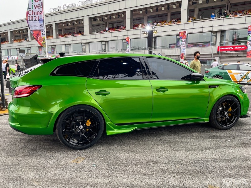 猎装版名爵6怎么样,见到第一眼就是霸气前脸,车身造型类似于奥迪rs6