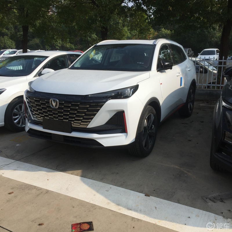 长安二代cs55plus白色现车太酷了