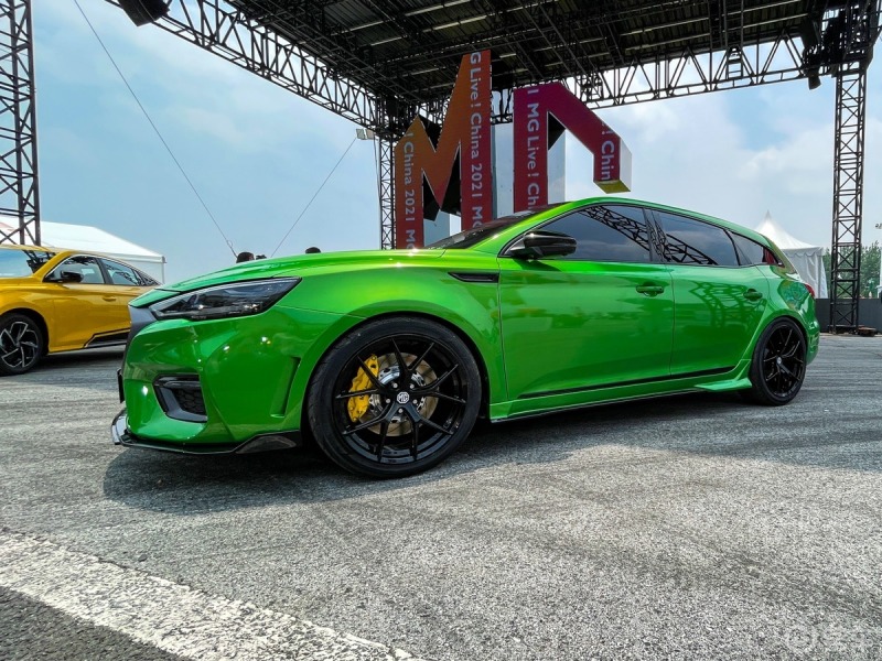 6怎么样,见到第一眼就是霸气前脸,车身造型类似于奥迪rs6瓦罐车,墨绿