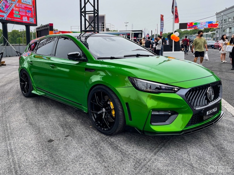 猎装版名爵6怎么样,见到第一眼就是霸气前脸,车身造型类似于奥迪rs6