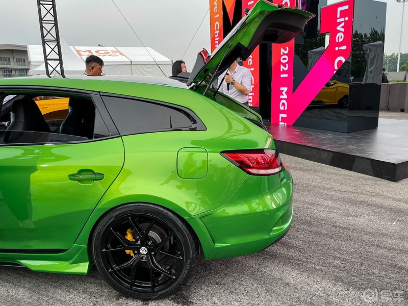 猎装版名爵6怎么样,见到第一眼就是霸气前脸,车身造型类似于奥迪rs6