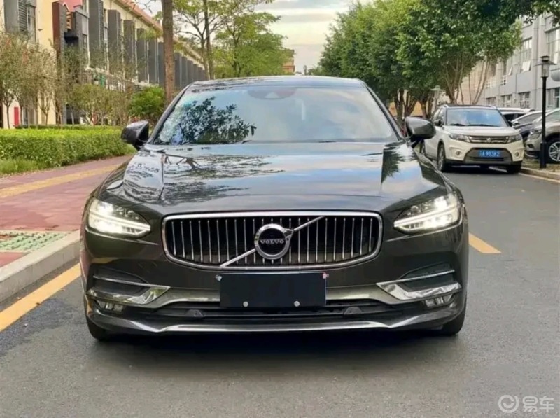 终于迎来中期改款的2022款沃尔沃s90沃尔沃s90经过中期改款后其汽油版