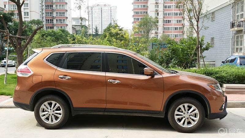 金色奇骏提车作业选择奇骏这款车最主要还是为了家用,上下班方便,接送