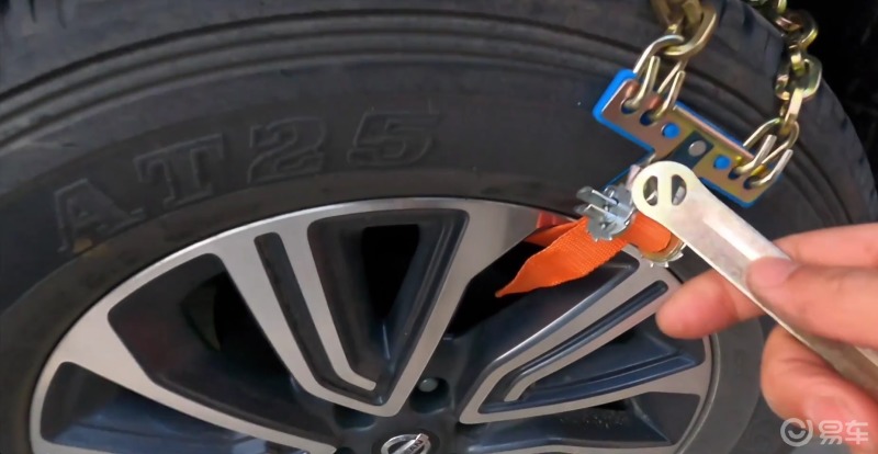 雪天开车怎么防滑防滑方法给车安装防滑链注意事项防滑链安装在驱动