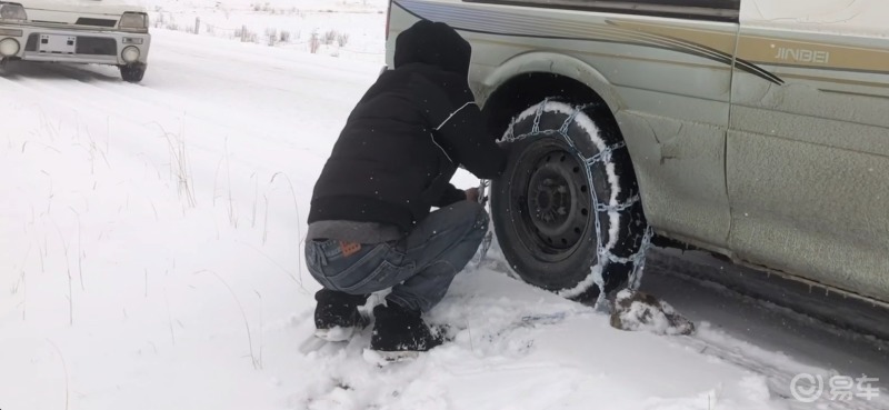 雪天開車怎麼防滑防滑方法加裝鐵防滑鏈注意事項安裝防滑鏈最好是能把