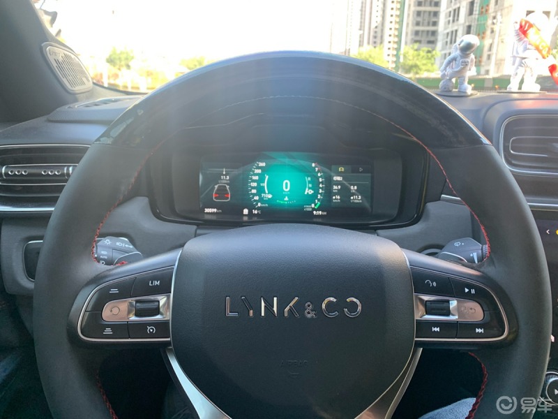 领克03车机体验:刚买车的时候车机系统确实是挺卡的,偶尔还会死机,这