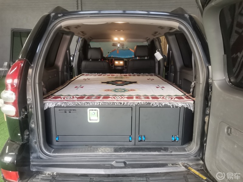 普拉多改装床车旅居车效果很满意,床位很宽,睡两个人轻轻松松99