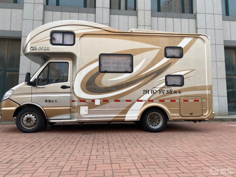 18年12月份凯伦宾威依维柯六座六卧版本新车落地50多万加装空气悬挂