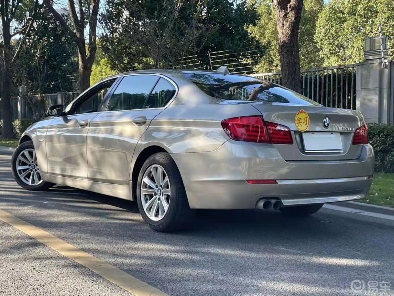 12年宝马523li 2.5直列六缸大自吸