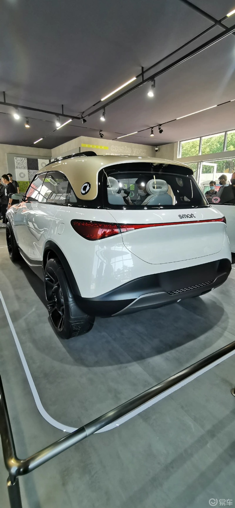 smart精灵1号概念车国内巡展实车特别特别q,很潮.悬浮车顶,21寸轮毂