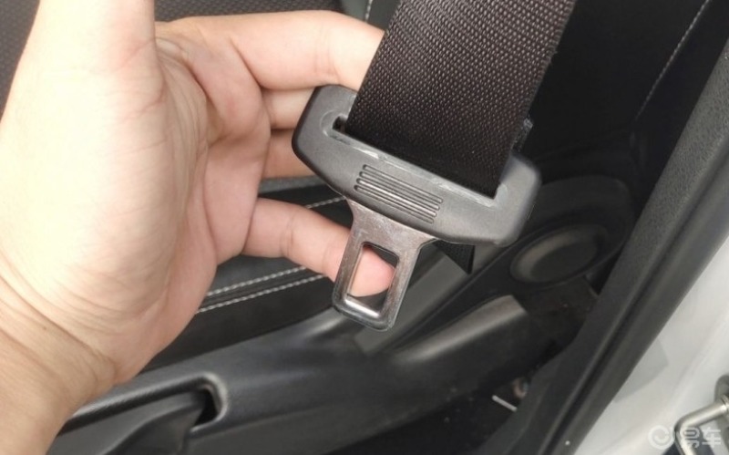 xdm你们的这个安全带卡扣会滑扣吗90?