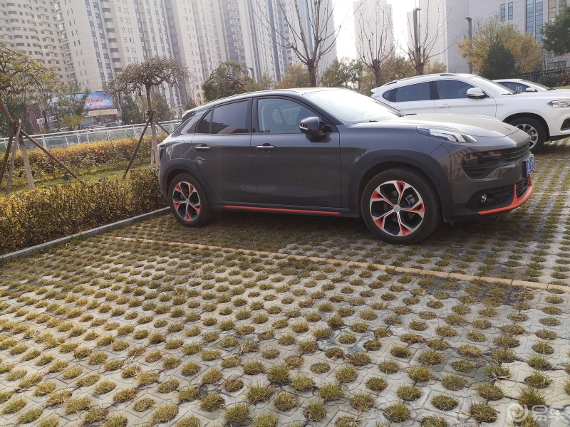 黑白搭配温馨喜欢领克02这种简约温馨的风格