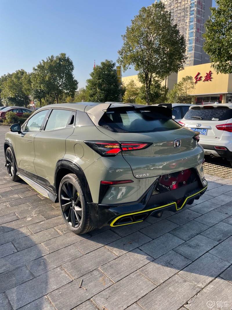 长安unit机甲绿霸气来袭年轻人的热爱