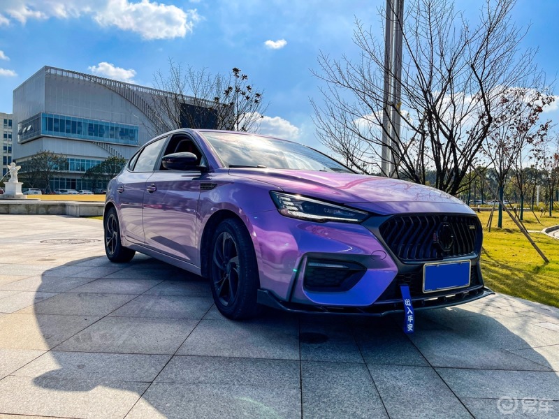 三代名爵6改色灰魅紫效果展示在阴天和晚上时候效果呈现灰色白天有