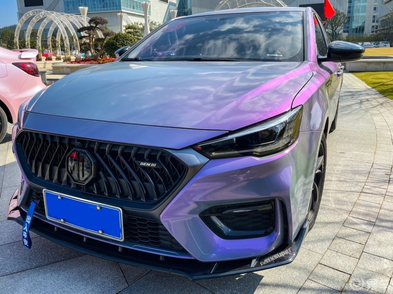 三代名爵6改色灰魅紫效果展示在阴天和晚上时候效果呈现灰色白天有