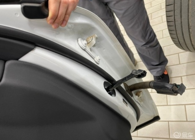 xdm你们的车门铰链出过问题吗换铰链的话大概需要多少钱呢