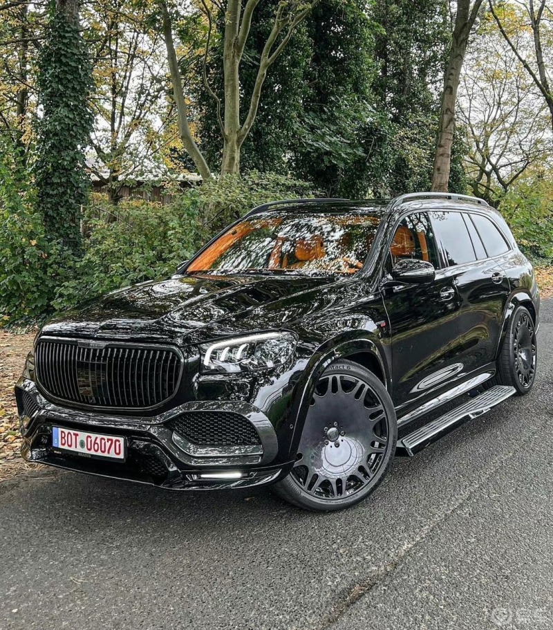 【gls brabus 800,基于迈巴赫gls打造而来!】全黑的外观,南瓜橙的