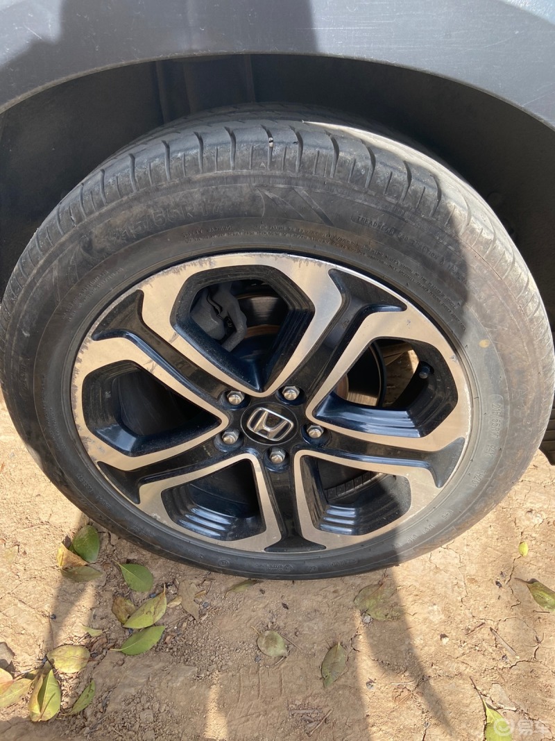 xrv的轮毂挺漂亮的,记得当时宣传说的是什么刀锋设计,这个轮毂对这款