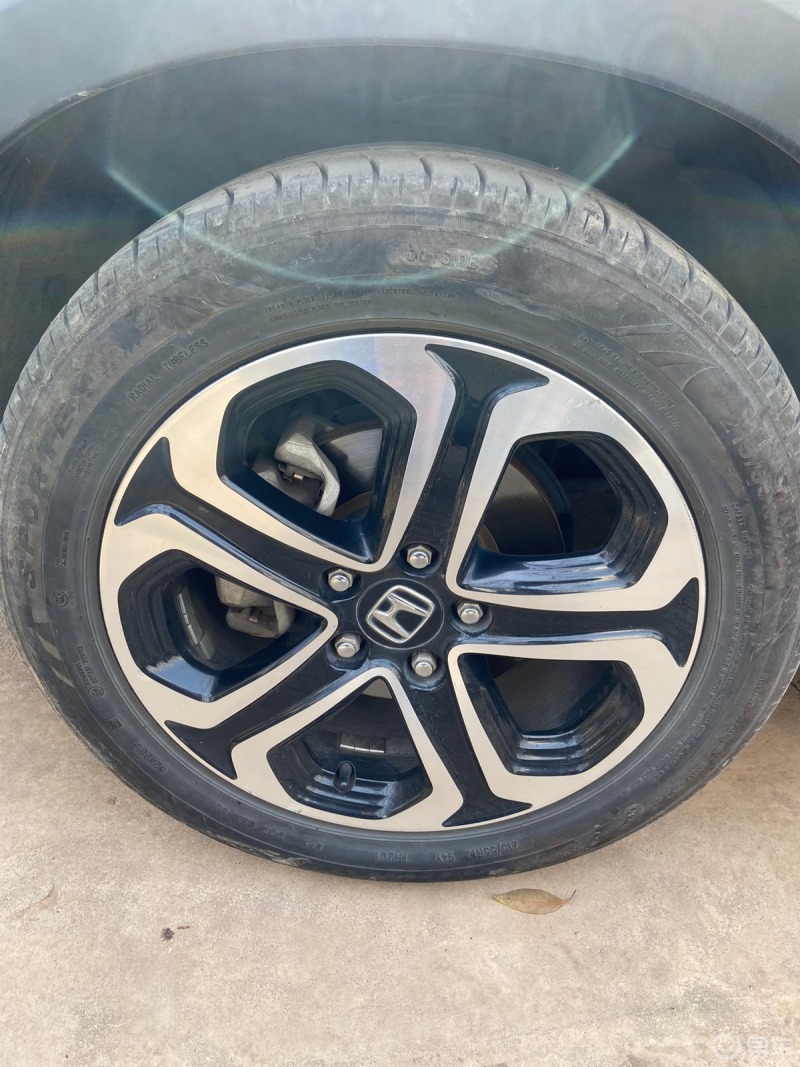 xrv的轮毂挺漂亮的,记得当时宣传说的是什么刀锋设计,这个轮毂对这款