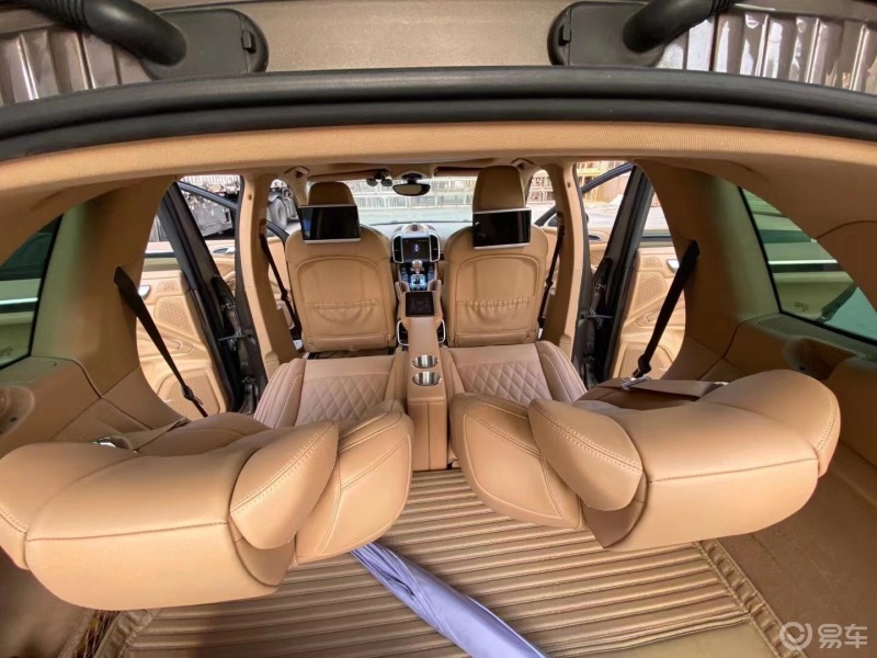 升级过后的空间大了很多,座椅可以放平睡觉,_保时捷cayenne社区_易车