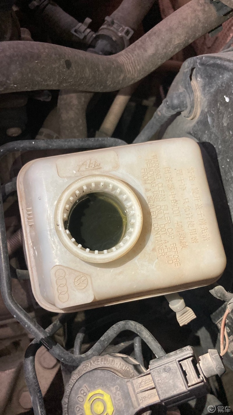 这刹车油看起来都黑了