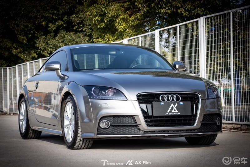 奥迪车辆# #外观改装# 奥迪tt液态金属银改色,质感不比车漆差奥迪tt