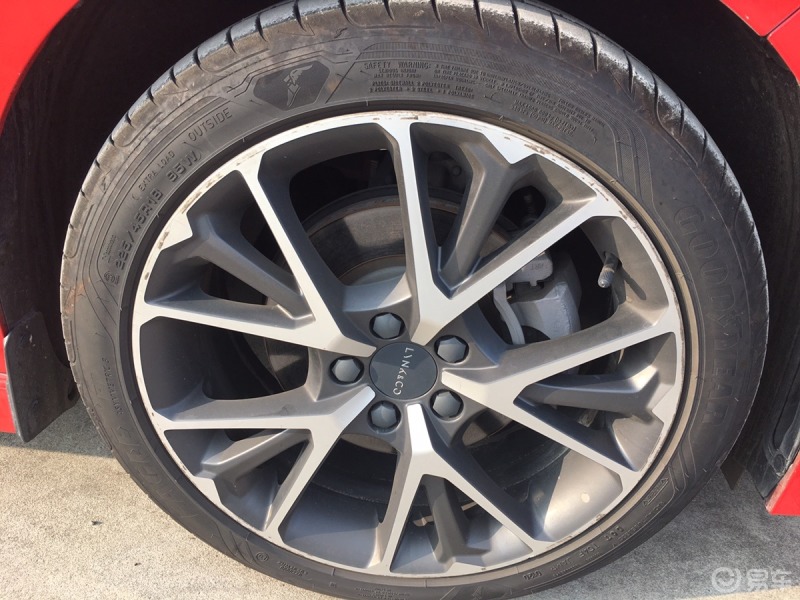 我与我的领克03吐槽篇这款车子采用的是固特异品牌的轮胎这个轮胎的