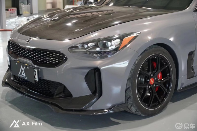 起亚斯汀格贝尔尼纳灰鉴赏,刚柔并济之美