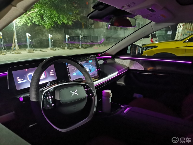 小7内饰上档次,大屏氛围灯不错_小鹏汽车p7社区_易车社区
