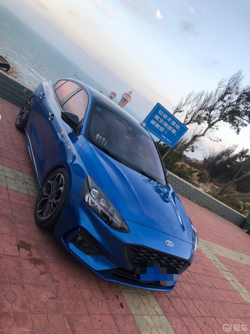 开了2年了,蓝色依然耐看,怪不得福克斯的海报和配置表都用蓝色福克斯