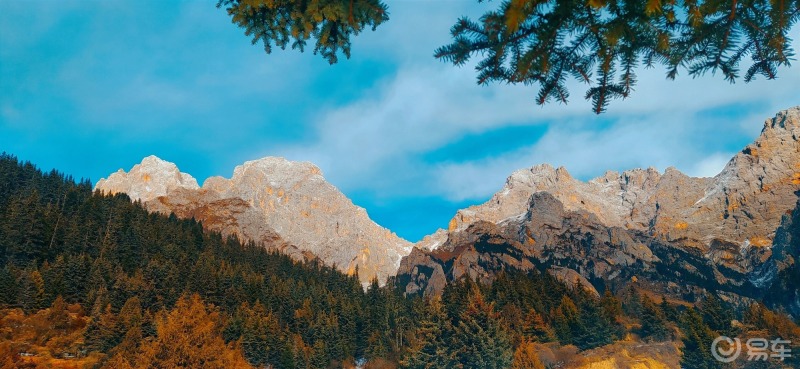 旅游摄影#迭部~措美峰秦岭迭山系"措美峰"(海拔4920米)从公路进山,行