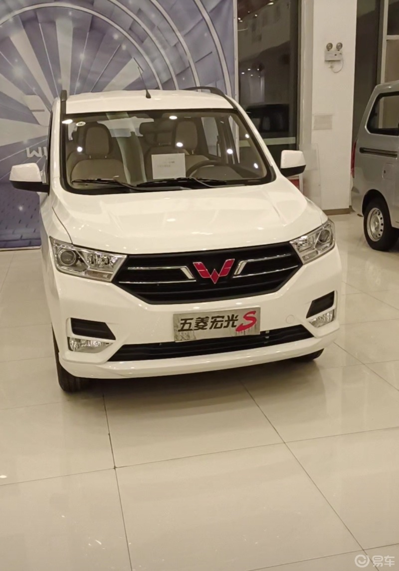 五菱宏光s21款改款买顶配还是次顶配