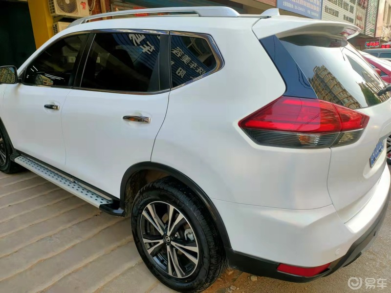 日产奇骏改色白变金很喜欢的一款改色膜,在专业贴膜技师的配合下,一辆