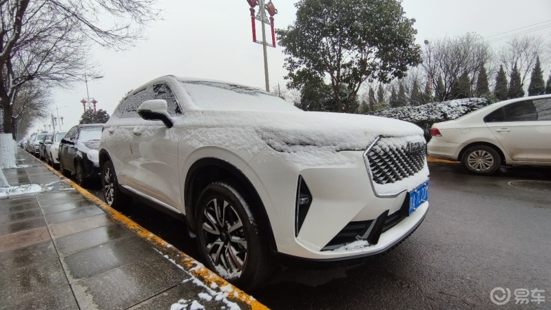 第三代哈弗h6的白色车漆是具体那种白色?珠光白吗?