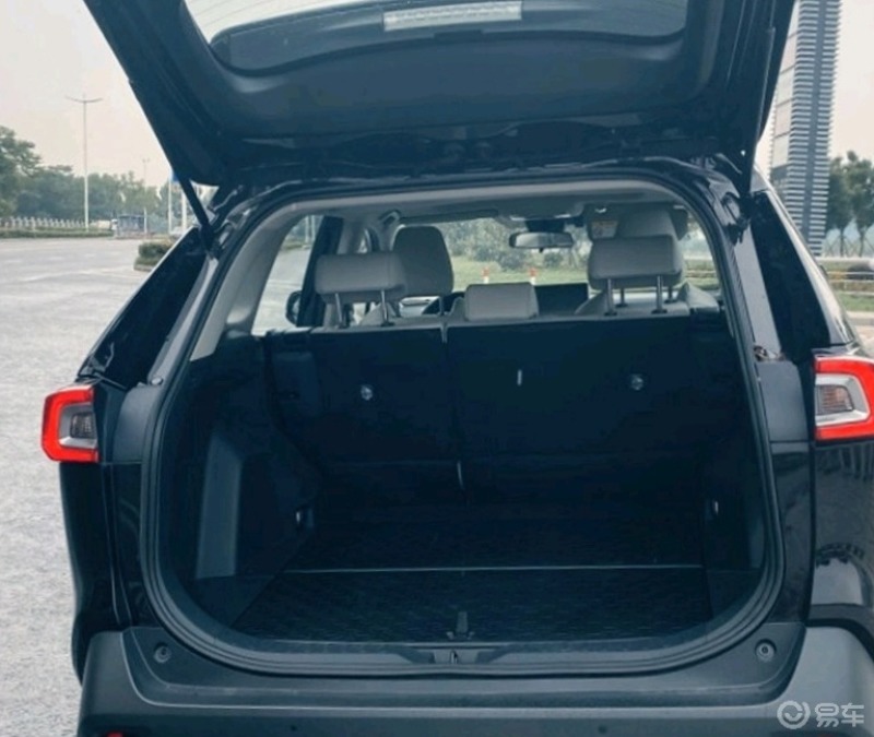 问题四:威兰达这款车的后备箱大吗?