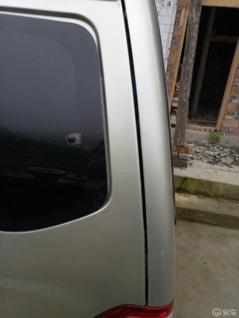 五菱之光的车门缝隙一边大一边小能不能调