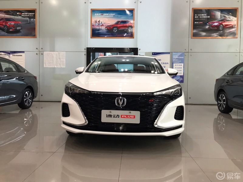 白色的逸动plus,就是那么高端大气上档次