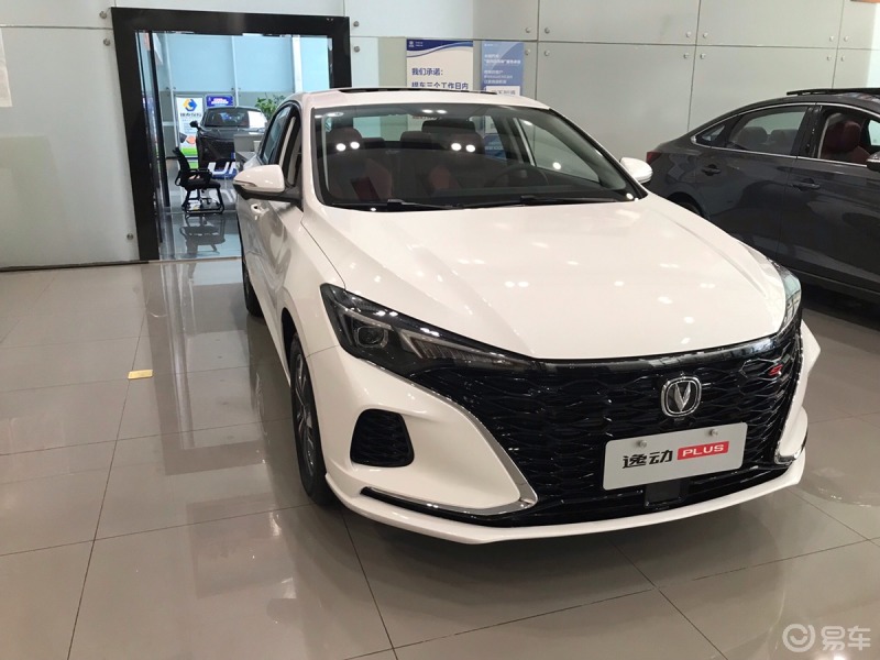 白色的逸动plus,就是那么高端大气上档次