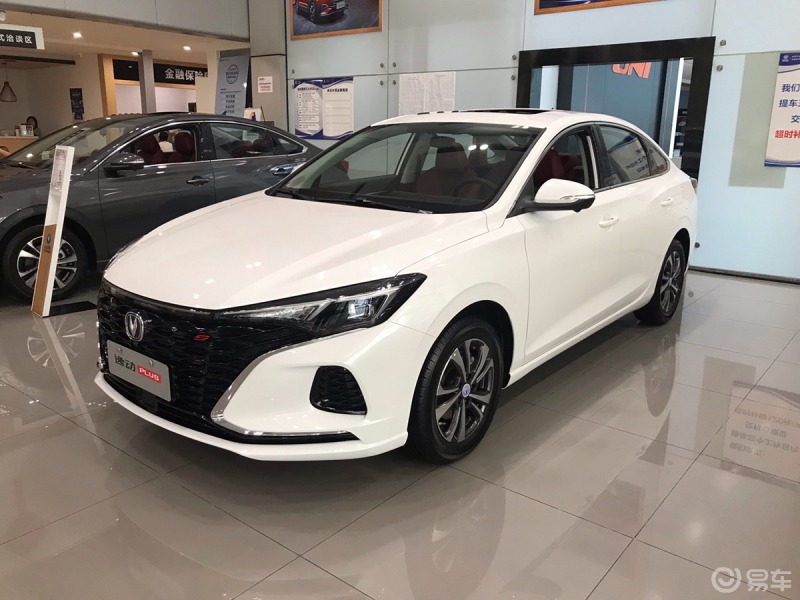 白色的逸动plus,就是那么高端大气上档次