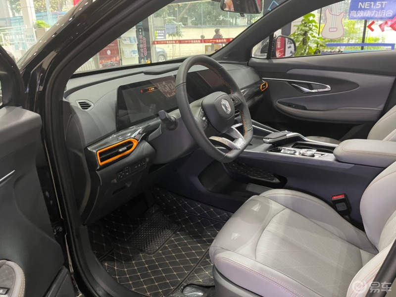 uni-t黑武士之前发了unit的运动版,今天来看一下unit黑武士!相对于