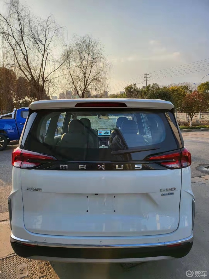 上汽大通g50plus 白色大气时尚